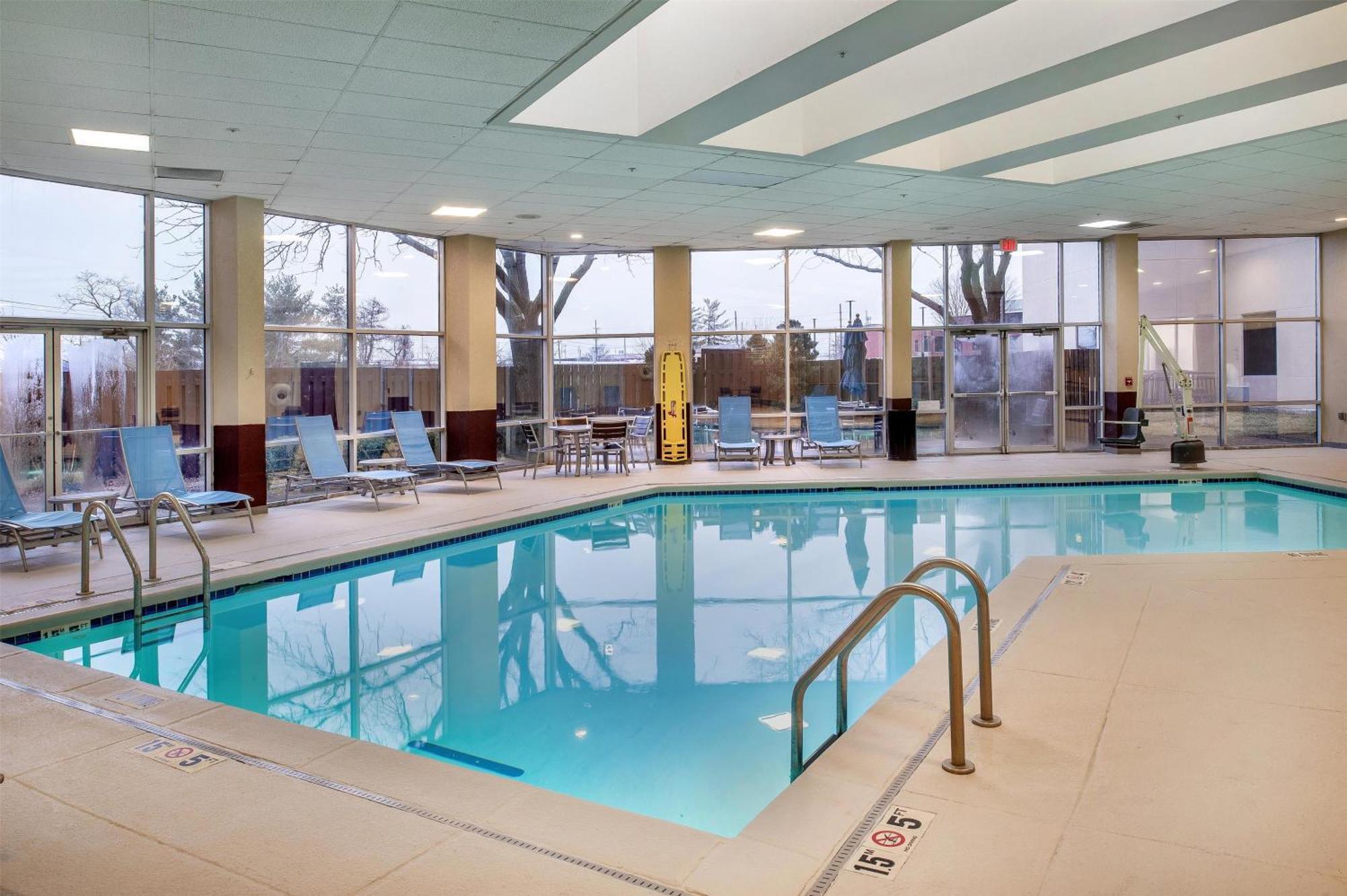 ברידג'טון Embassy Suites By Hilton St Louis Airport מראה חיצוני תמונה